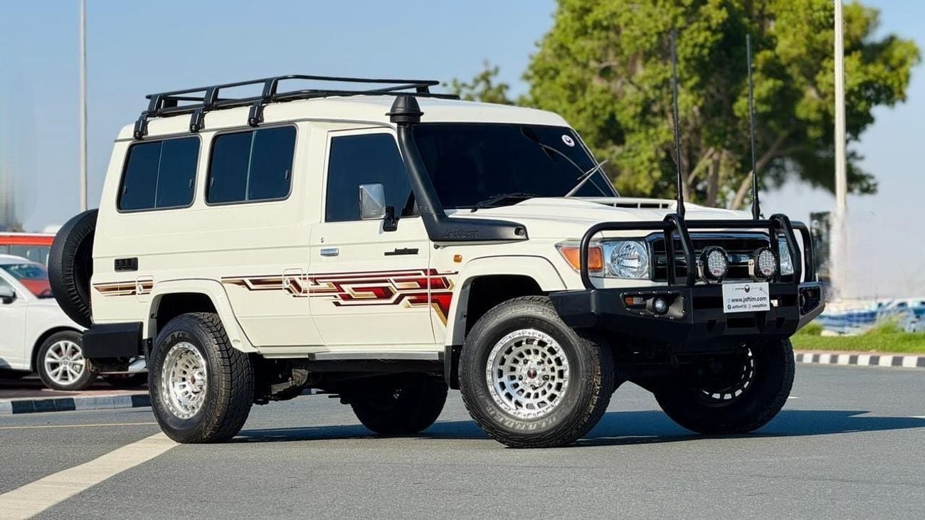 تويوتا لاند كروزر 70 2018 | 4.5L DIESEL ENGINE | MT | RHD | HEAVY BULL BAR WITH LED FOCUSED LIGHTS | DUAL BULL BAR ANTENN