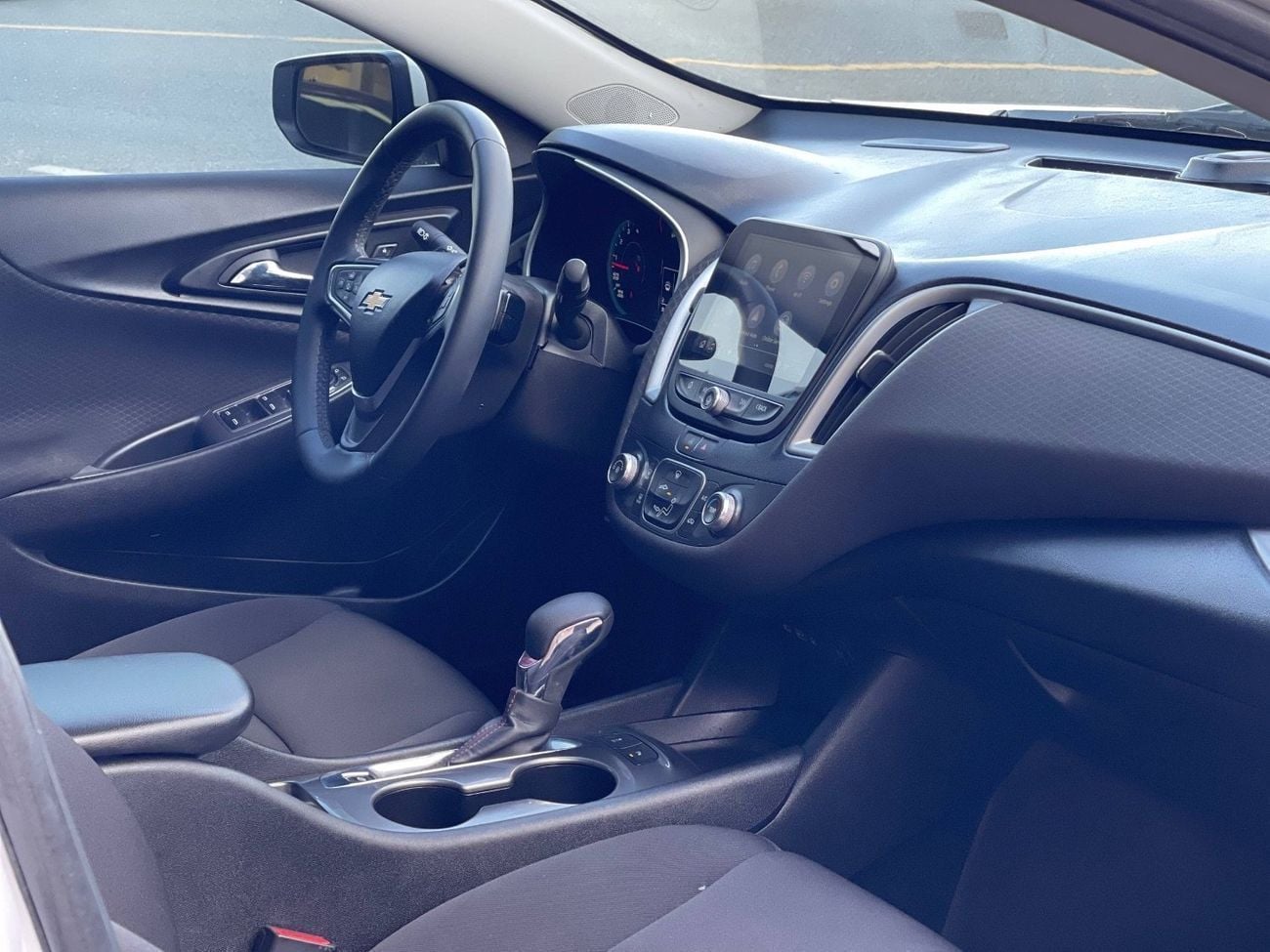 Chevrolet Malibu RS (NON GCC) 1.5L RS BLACK EDITION / 1.5T V4 / RADAR / LINE KEEP ASSIST / APPLE ANDROID AUTO / RI