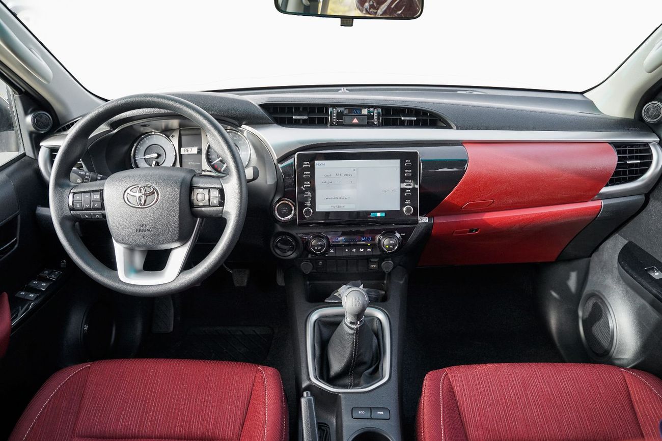 تويوتا هيلوكس 2.7L SR5 - Manual Transmission - GCC Specs - Rear Camera - Bed Liner
