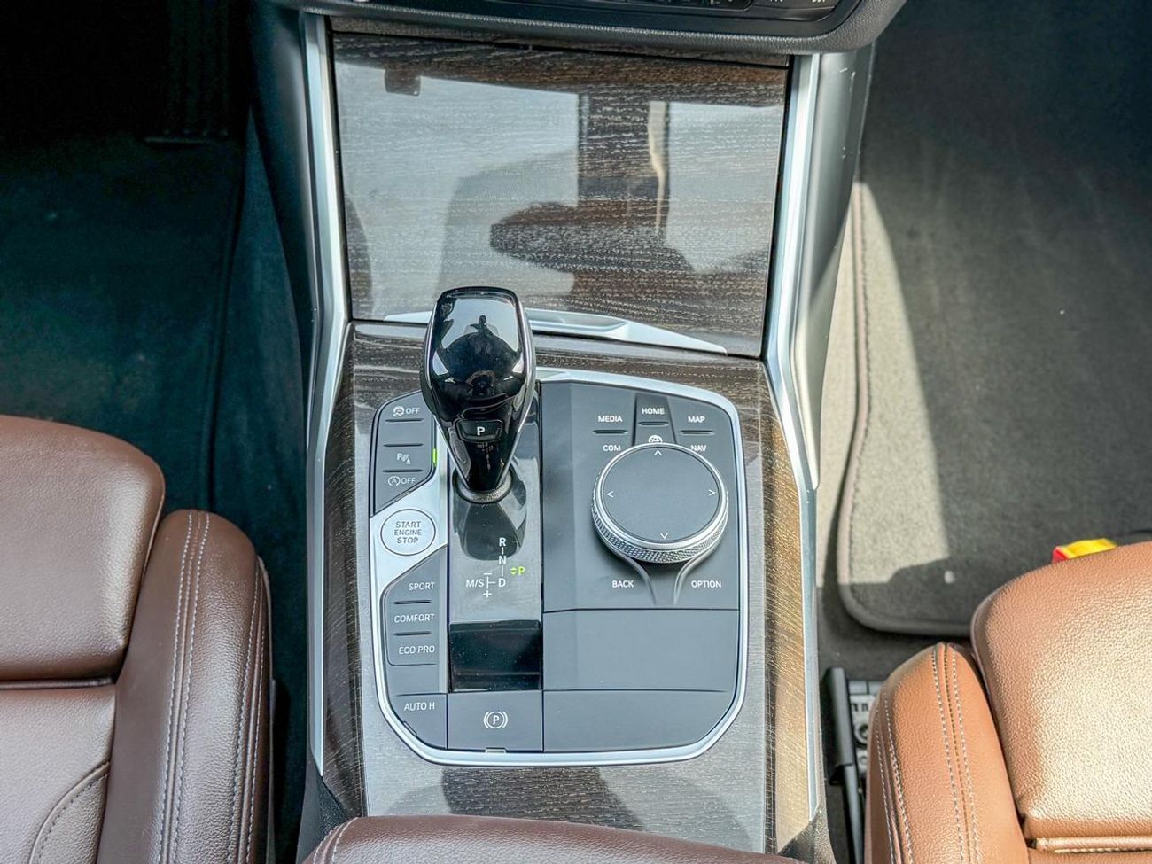 بي أم دبليو 330i Exclusive 2.0L (255 HP)