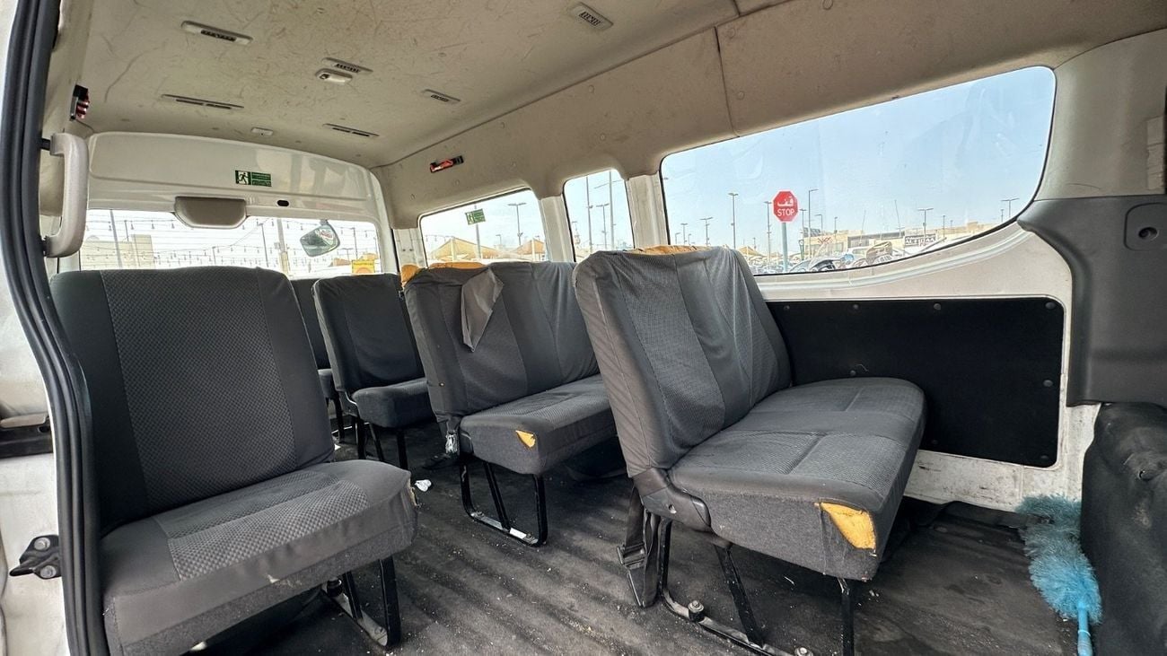 Nissan Urvan STD Microbus 13-Seater Manual (5-Door)