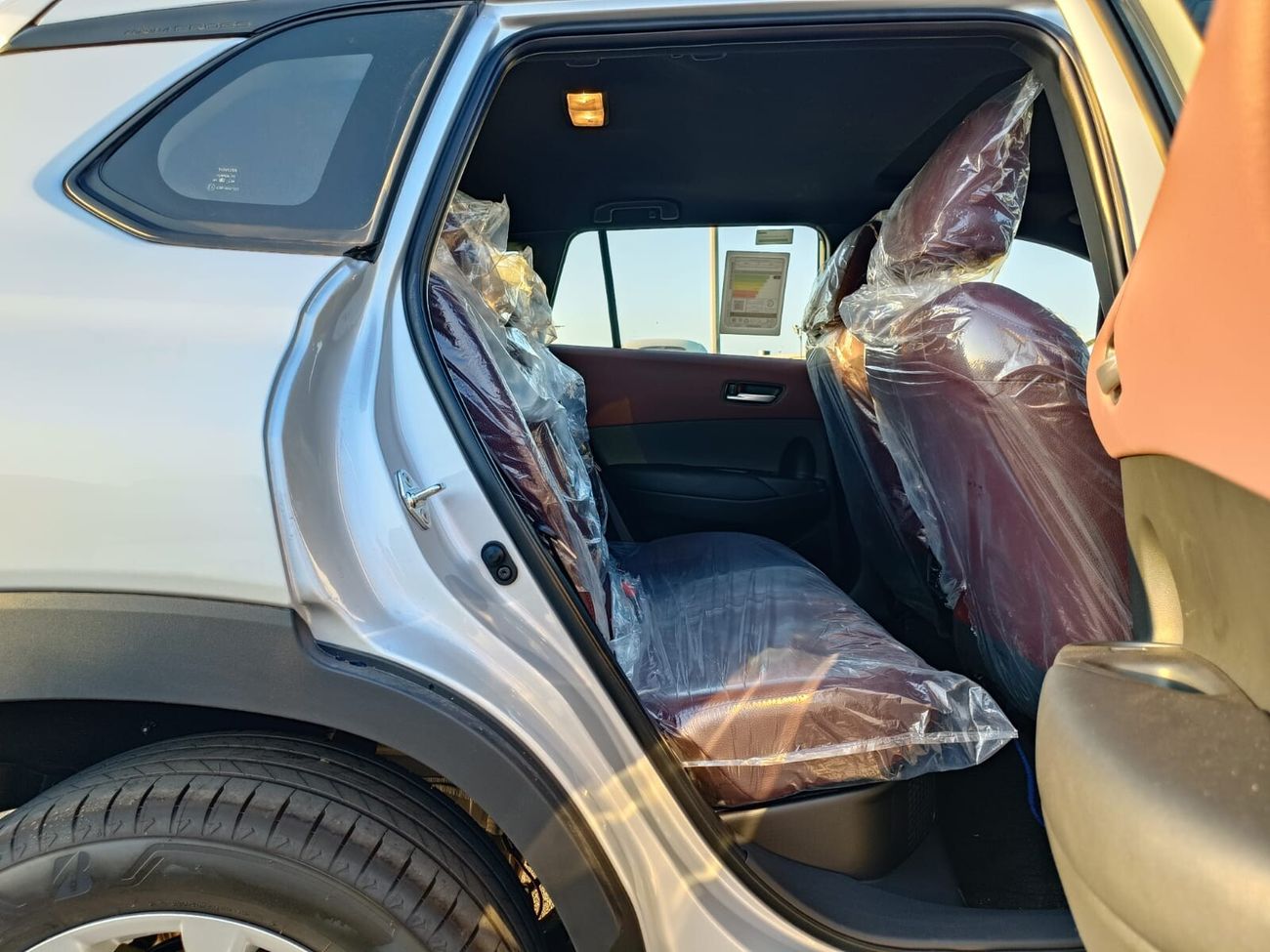 Toyota Corolla Cross 1.8L HYBRID / LEATHER SEATS / DVD+CAMERA / SUNROOF  (CODE #508872))