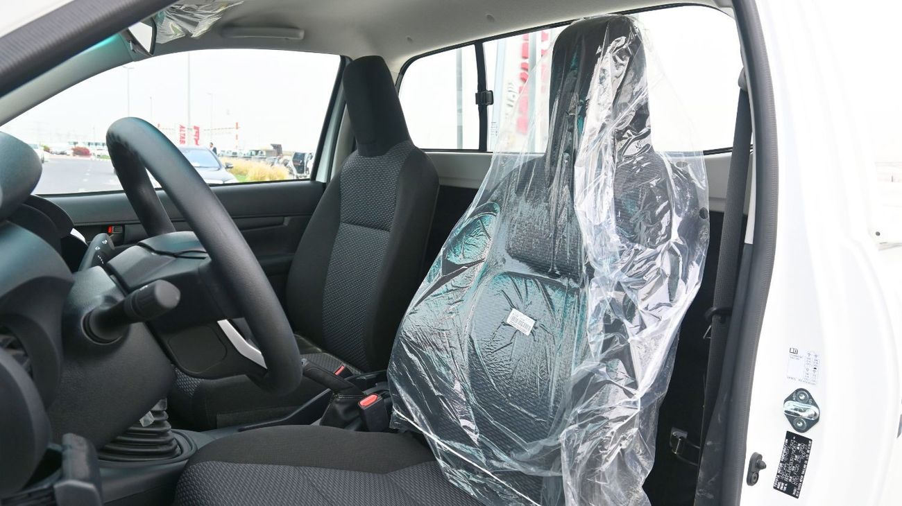 تويوتا هيلوكس Toyota Hilux 2024 Single Cab 2.4L Diesel Transmission Manual 5 Cargo Hooks White outside Black insid