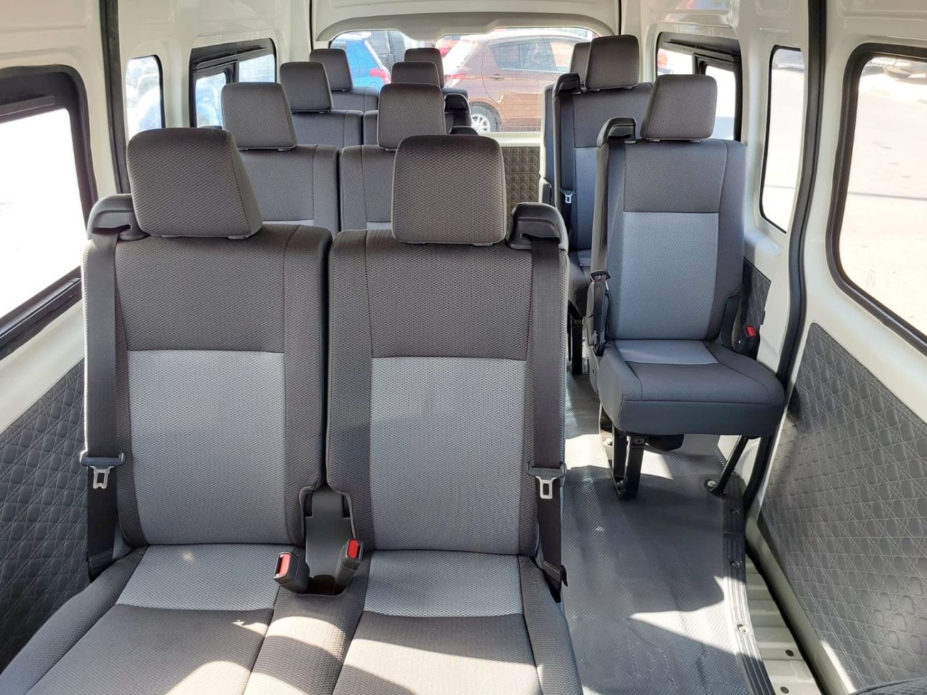 Toyota Hiace (RAMADAN OFFER) TOYOTA HIACE COMMUTER VAN RHD 2023 MODEL 2.8 L DIESEL AUTOMATIC(PM21193)