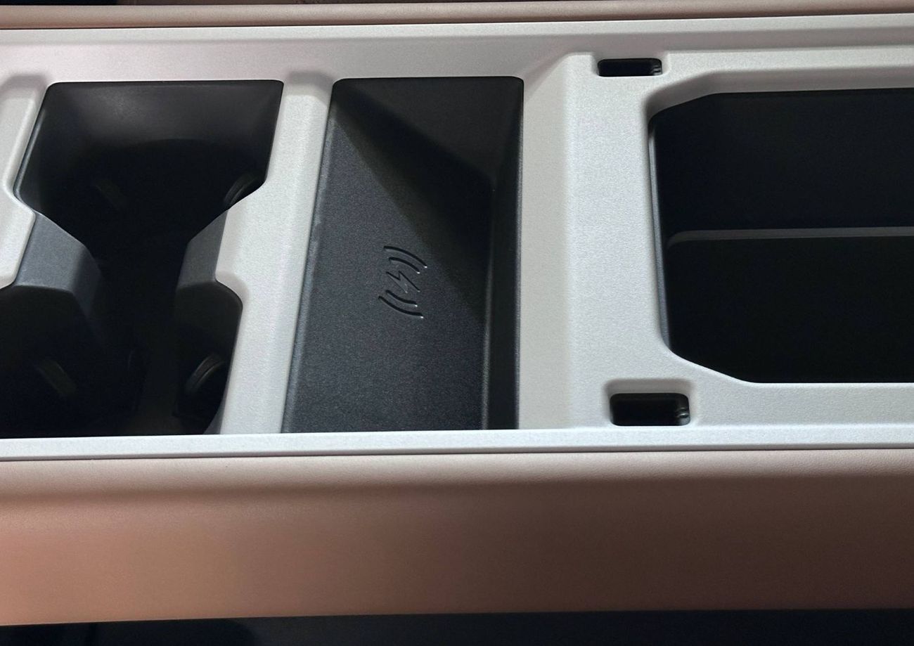 لاند روفر ديفندر P400 110 X-Dynamic SE 3.0L (5 Seater)