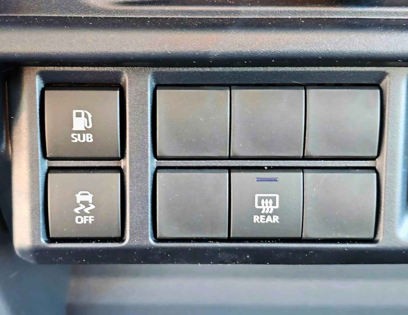 Toyota Land Cruiser 70 LC78 STD | 4.0L V6 | M/T | PETROL | POWER WINDOWS & LOCKS | 4WD (CODE # LC78)