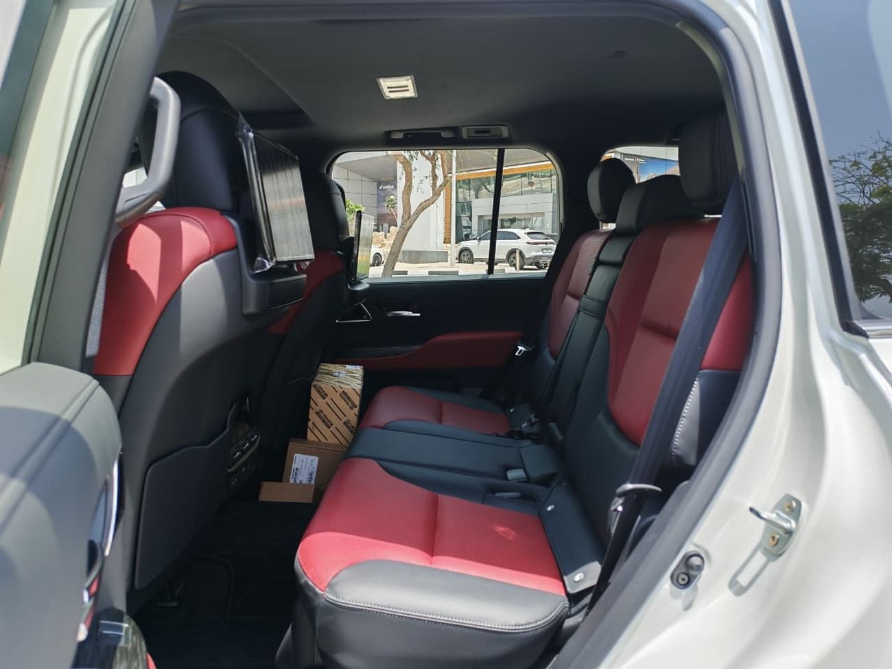 Toyota Land Cruiser 2026 Toyota Land Cruiser LC300 VXR (Full-Option) 3.5L V6 Twin Turbo Petrol A/T 4WD Export Only