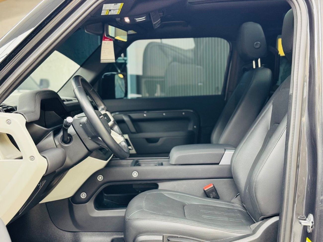 Land Rover Defender P300 90 SE 2.0L (5 Seater)