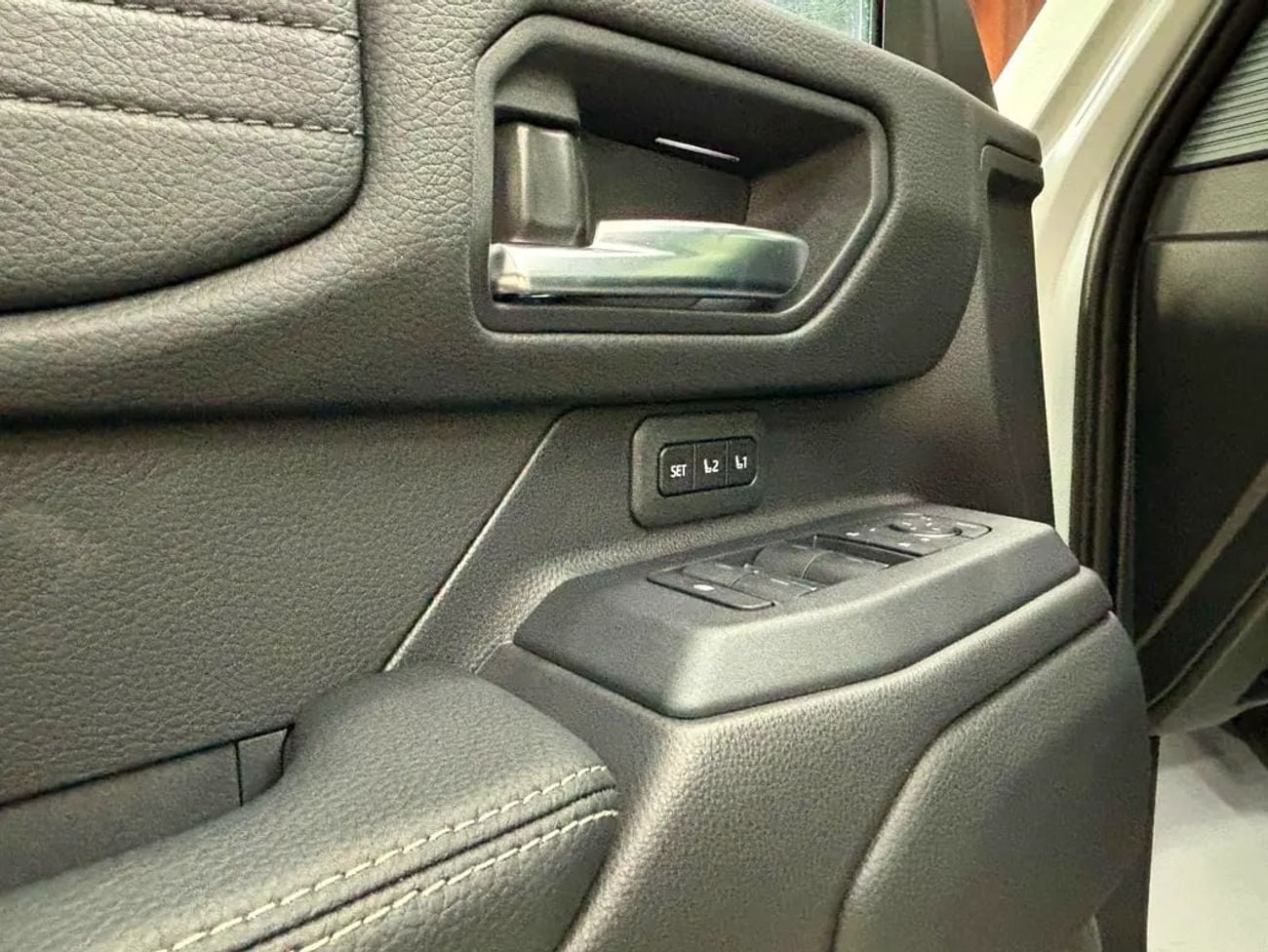 Toyota Prado LUXURY VX European Specs