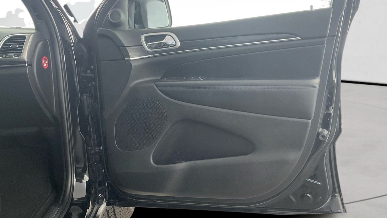 جيب جراند شيروكي Limited | upto AED 20,000 Ramadan Discount | شامل الضمان | 0 ﺪﻔﻋﺓ ﺃﻮﻟﻯ