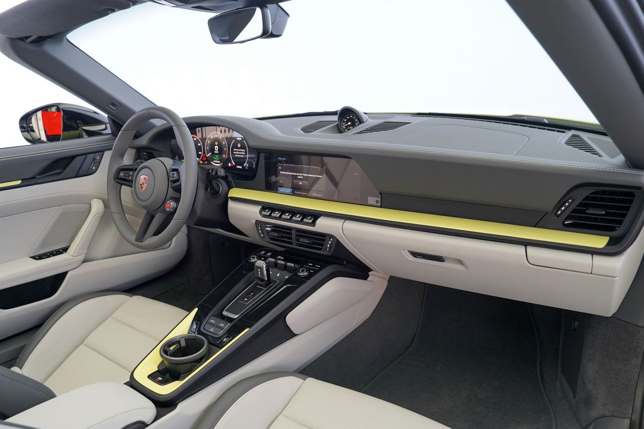 بورش 911 Carrera GTS 3.0L (450 HP) Convertible