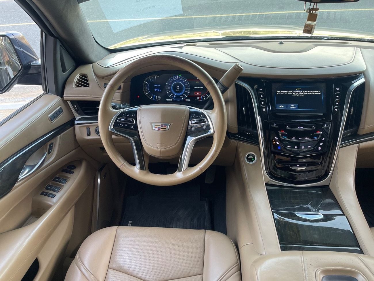 Cadillac Escalade Platinum 6.2L 7 SEATER / 360 CAMERA / SIDE STEP AUTOMATIC / WIRELESS CHARGER / SUPER CLEAN
