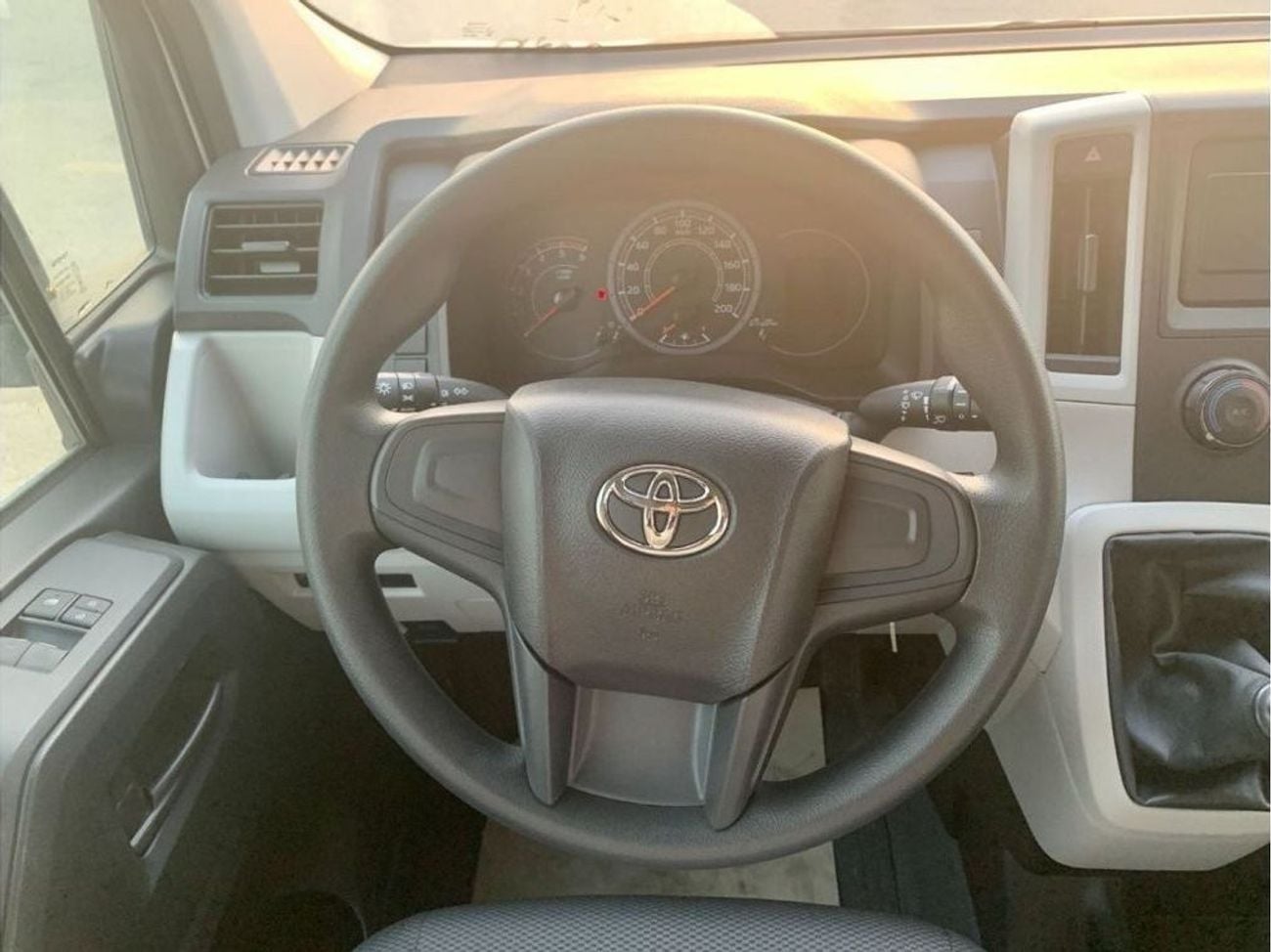 تويوتا هاياس COMMUTER HR 2.800cc DSL - 14 SEATER - M/T - 23MY