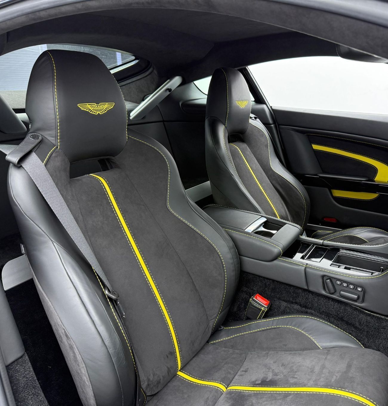 Aston Martin Vantage V12 S 6.0L 2014 Aston Martin Vantage S V12, 3 Years Aston Service Pack, Full Service History, Very L