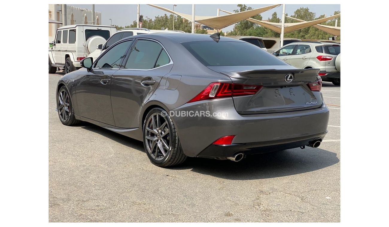 لكزس IS 200 لكزس is 200 t وارد امريكا بحاله ممتازه