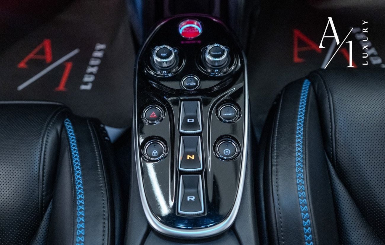 مكلارين GT 2023 Mclaren GTS, With Mclaren Warranty, Fully Loaded, Excellent Condition, GCC Spec