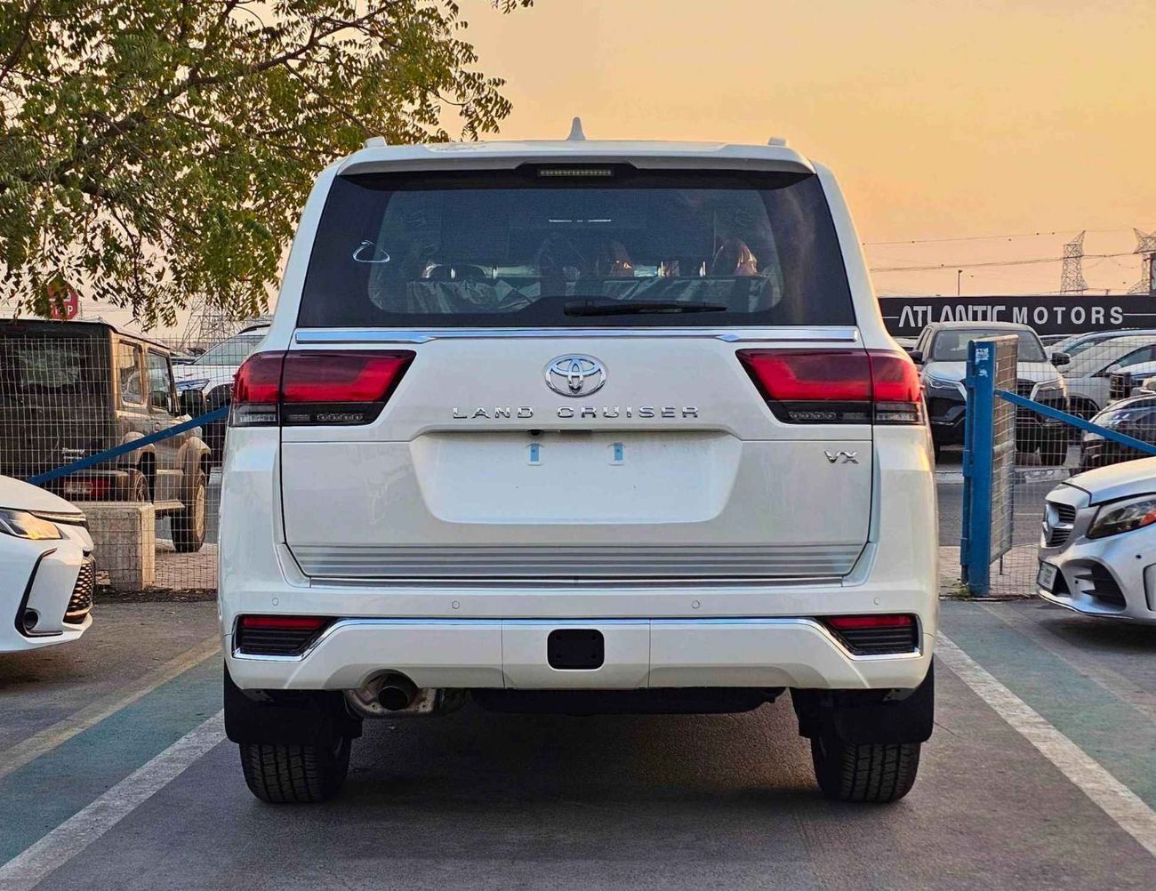 تويوتا لاند كروزر VX LC300 /4.0L PETROL /RADAR / MEMORY SEATS / BIG DVD /JBL SPEAKERS / REAR ENTERTAINMENT DVD (CODE#L