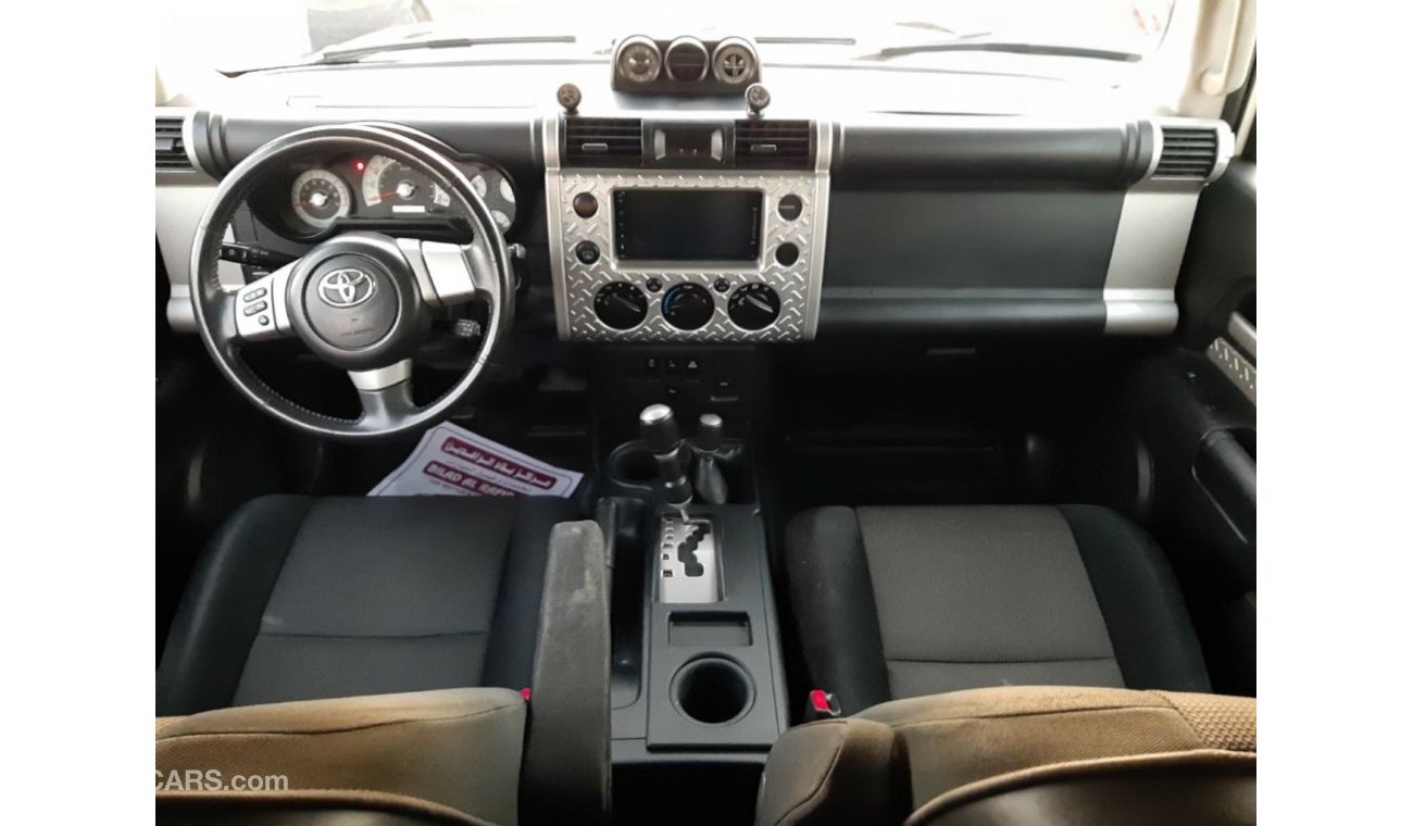 Toyota FJ Cruiser إف جي كروزر 2008 الامارات الشارقة سوق الحراج