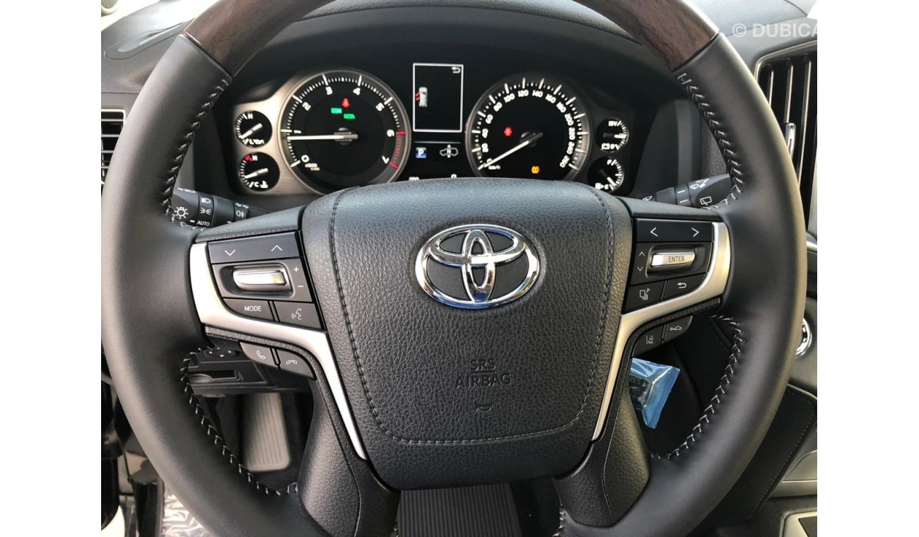 Toyota Land Cruiser VXR 5.7CC 2018