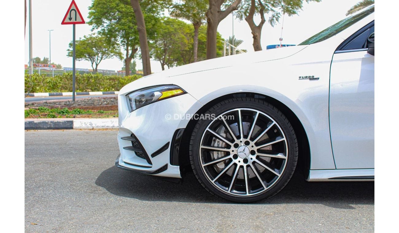 Mercedes-Benz A 35 AMG Premium + MERCEDES-BENZ A35 AMG