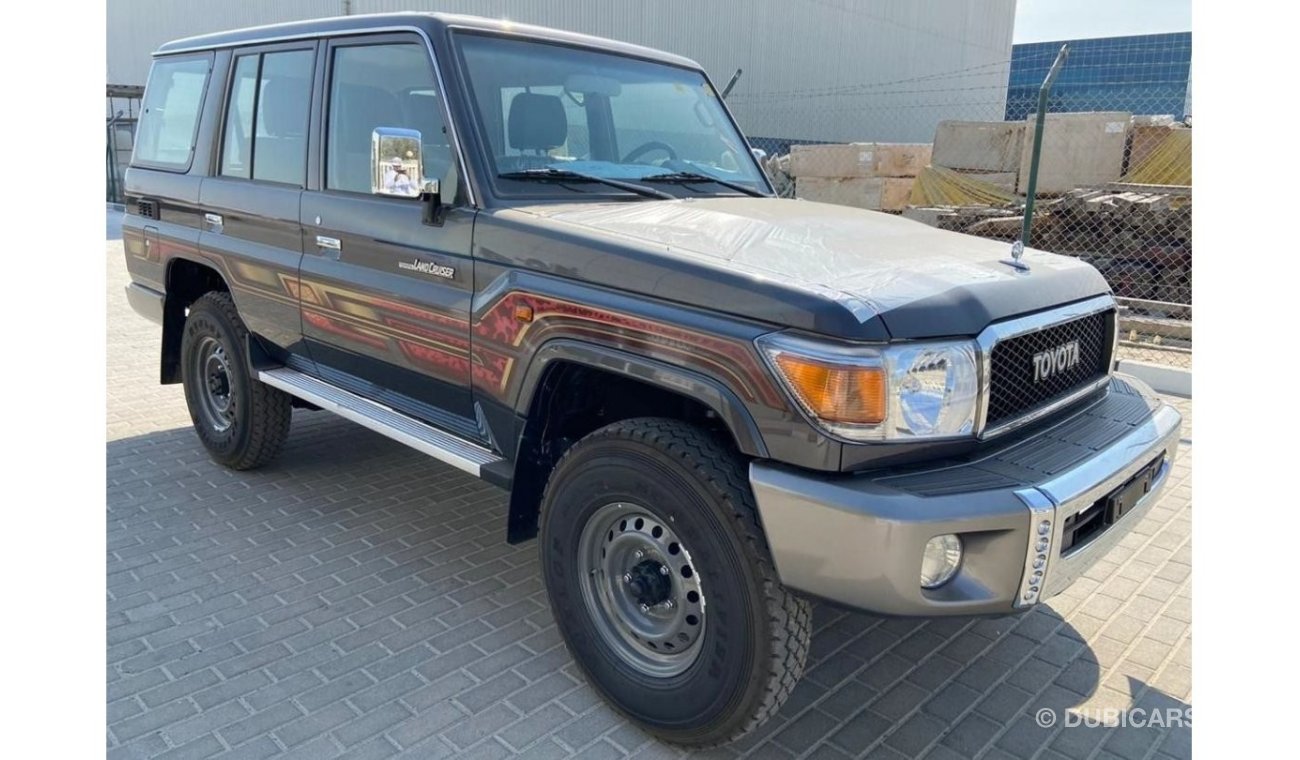 Toyota Land Cruiser 4.0 V6 HARDTOP 5 DOOR 130 LTRS TANK PETROL FOR EXPORT AVAILABLE IN COLOR