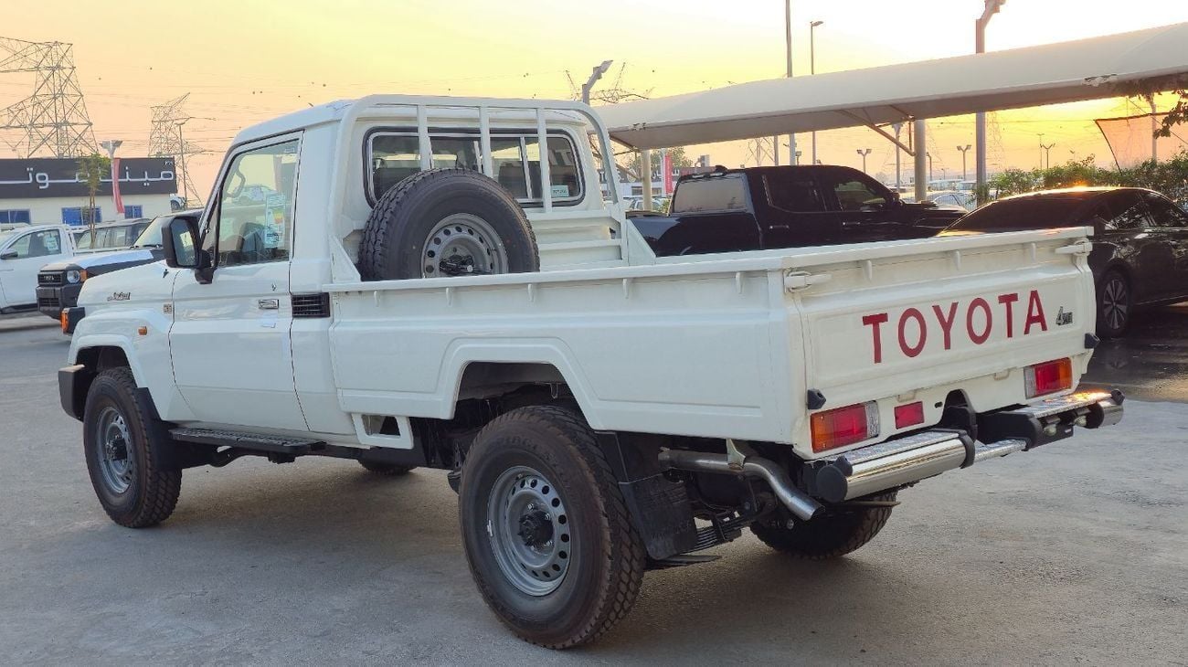 Toyota Land Cruiser Pick Up TOYOTA LC 79 S/C A/T 2.8L DSL MODEL YEAR 2025 WHITE(WITH DIFFIRENTIAL LOCK)
