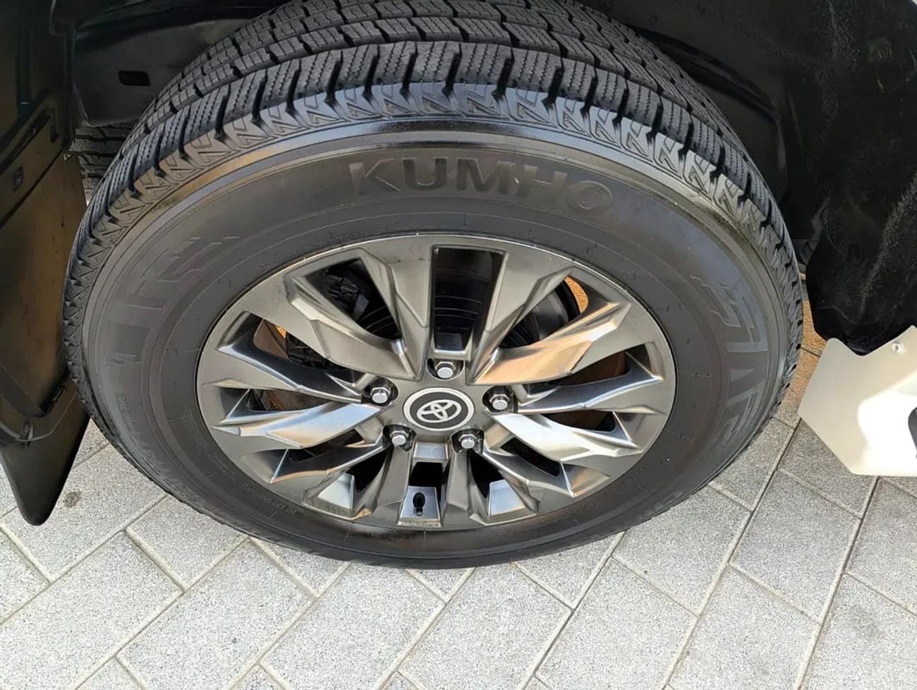 Toyota Land Cruiser VXR GCC Specs