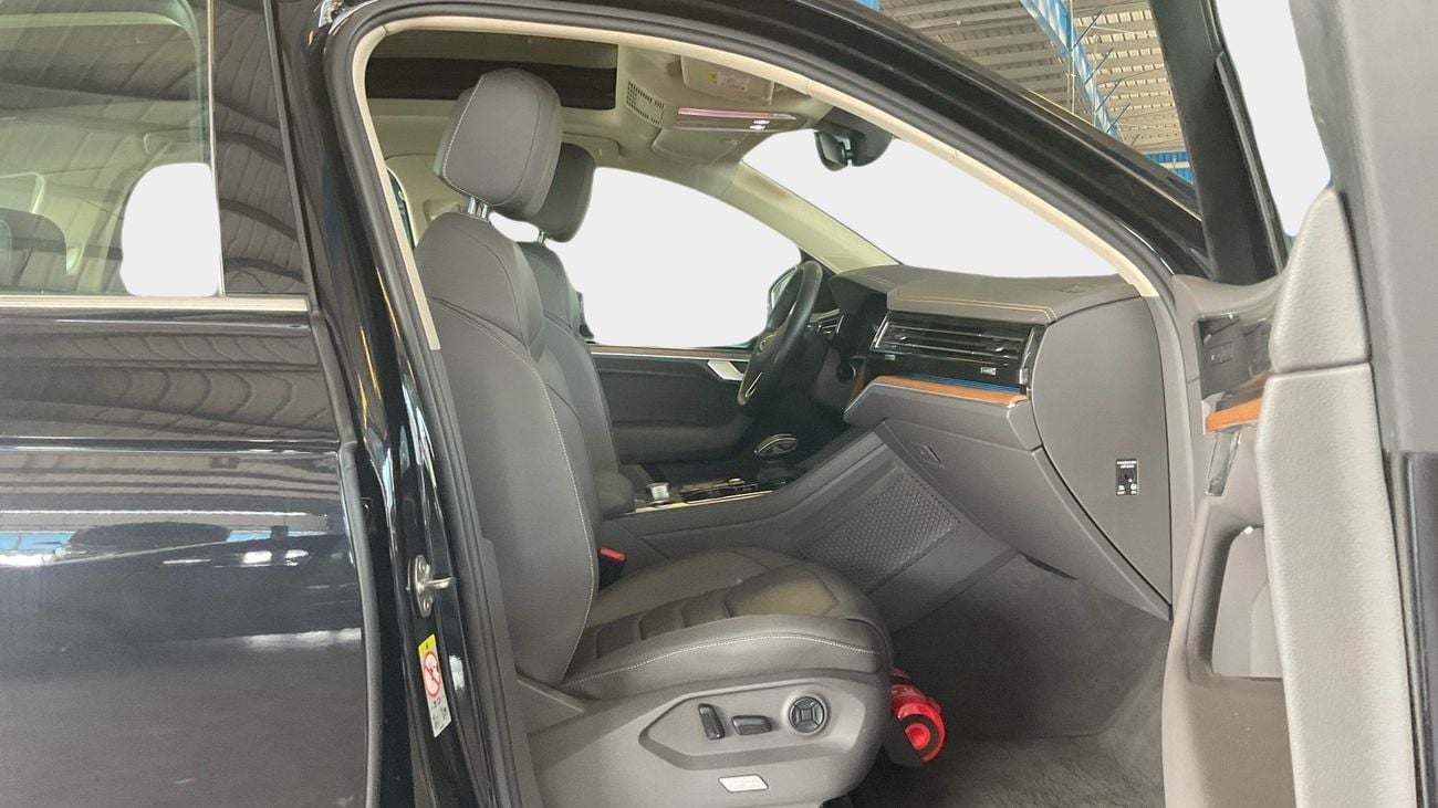 Volkswagen Touareg ATMOSPHERE HIGHLINE | Guaranteed Warranty | 0 Down Payment