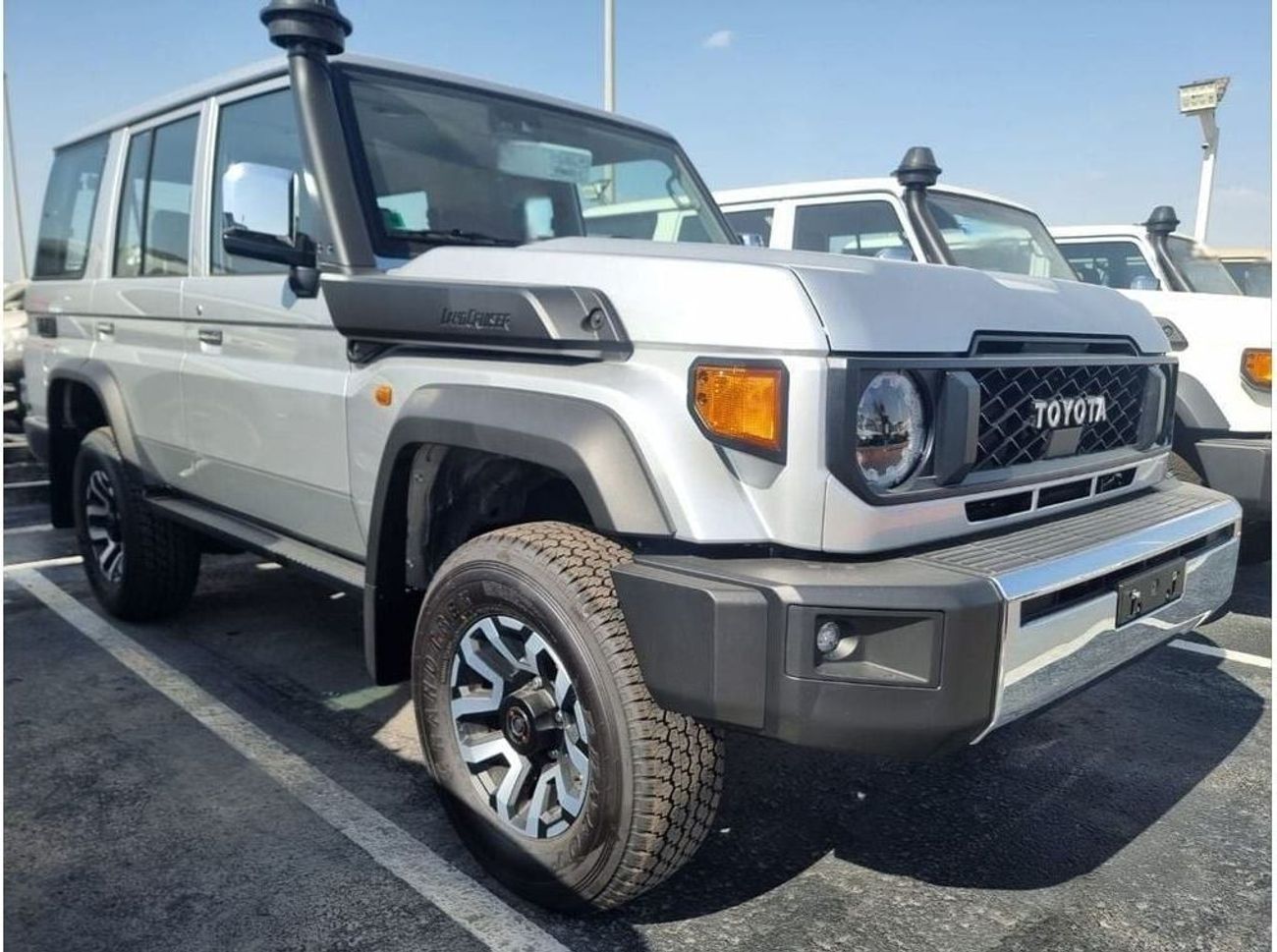 Toyota Land Cruiser 70 LX76 Full Option 4.0L Petrol