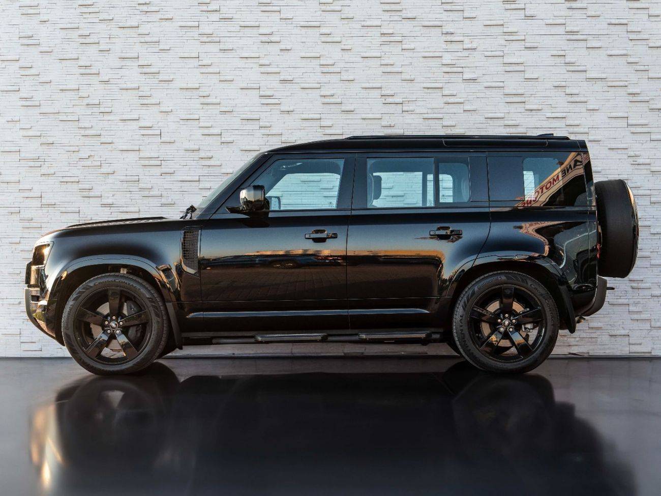 لاند روفر ديفندر P400 110 X-Dynamic HSE 3.0L (5 Seater)