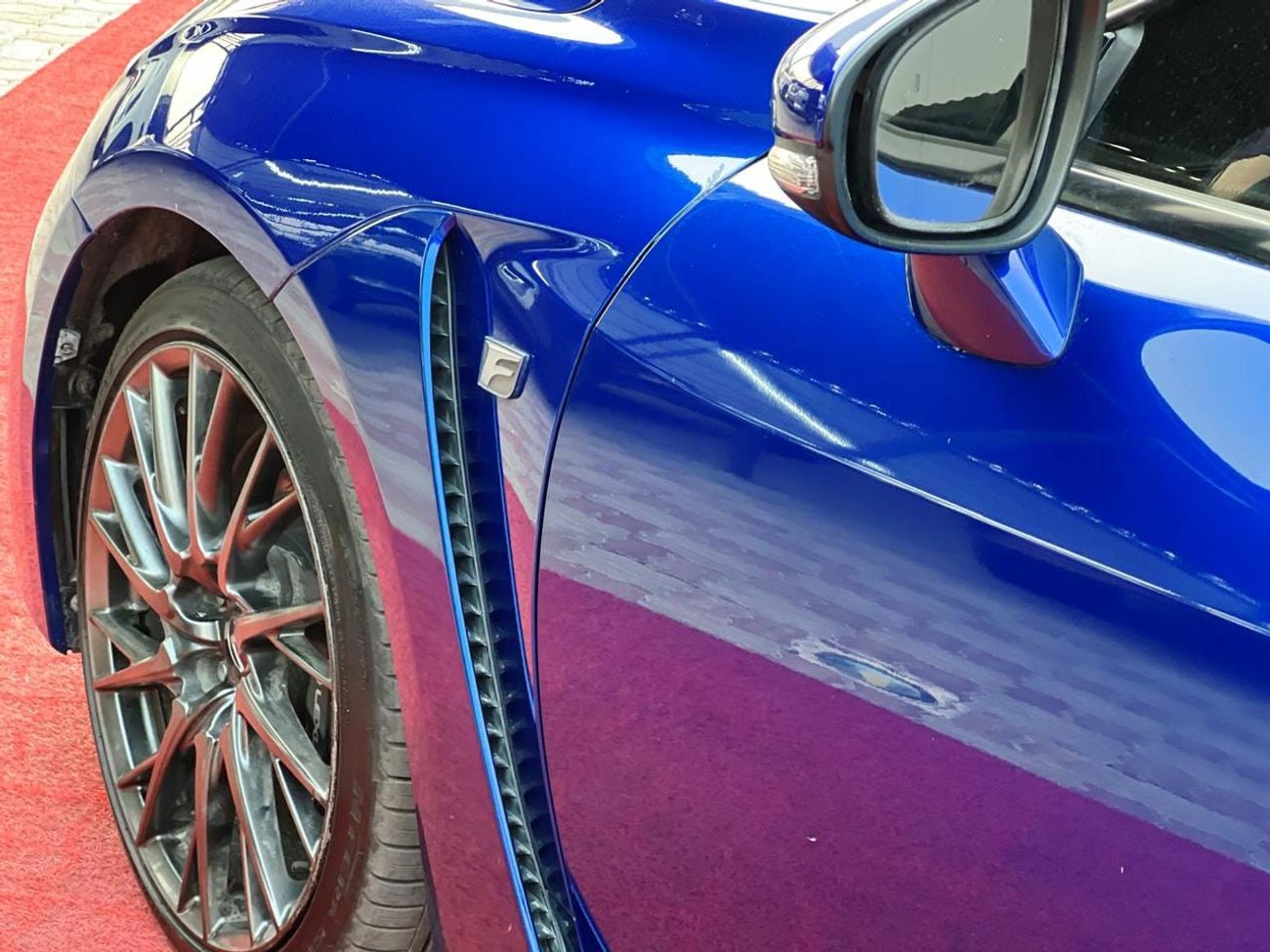 لكزس RC F بلاتينوم