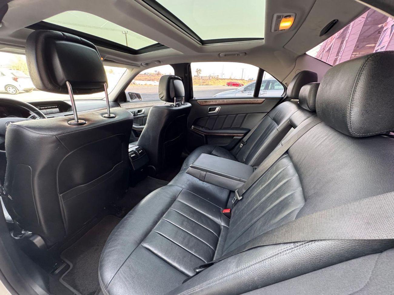 Mercedes-Benz E300 3.0L V6 / FULL OPTION PANORAMIC SUNROOF / KEYLESS ENTRY / KEYLESS START / ENTERED IN SYRIA CUSTOMS F