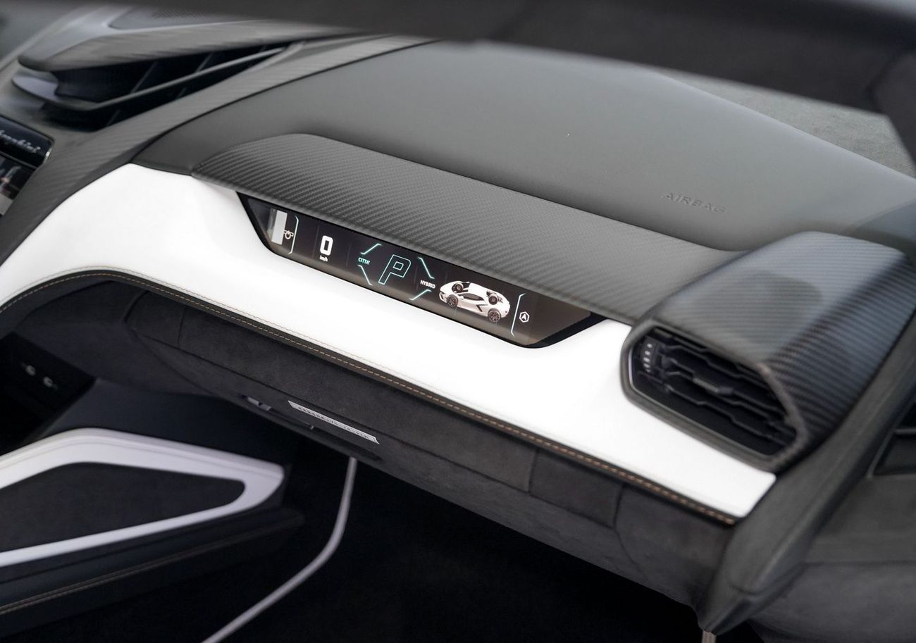 لامبورغيني ريفويلتو 6.5L V12 Hybrid