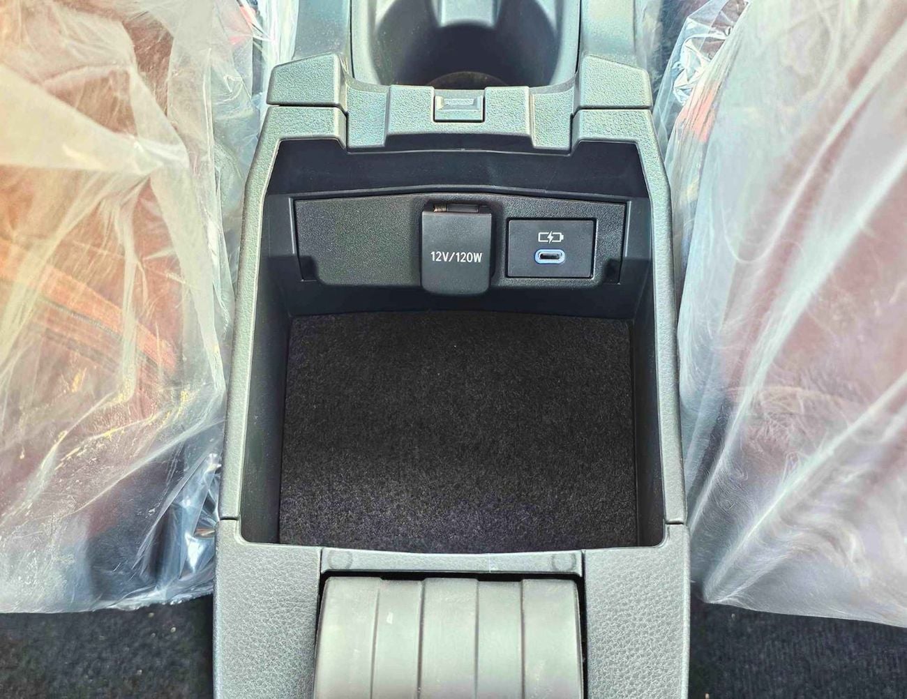 Toyota Corolla Cross HYBRID / 1.8L  A/T / FULL OPTION / SUNROOF / LEATHER /17"ALLOY WHEELS (CODE # XLE)