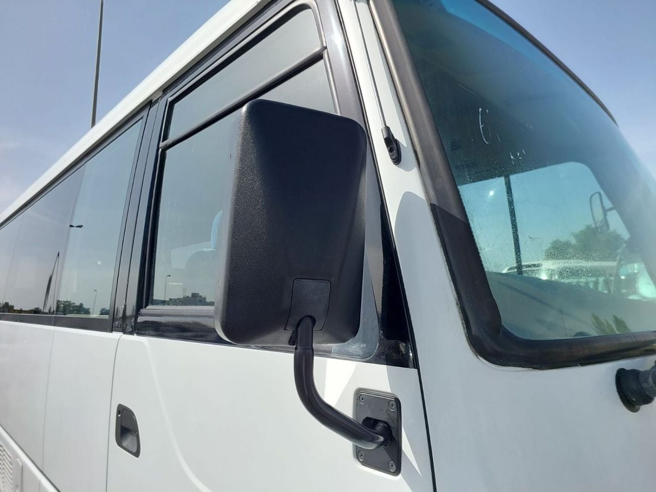 Mitsubishi Rosa MITSUBISHI ROSA BUS RHD 2015 MODEL 4.9 L DIESEL AUTOMATIC(PM30025)