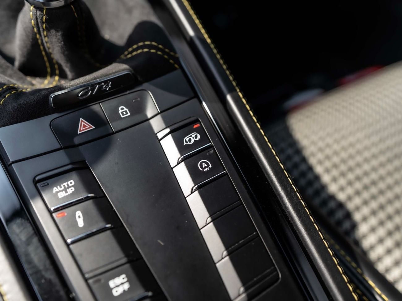 بورش كايمان 718 GT4 4.0L (420 HP) M/T