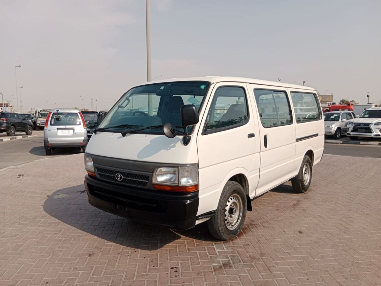 Toyota Hiace TOYOTA HIACE VAN RIGHT HAND DRIVE (PM1603)