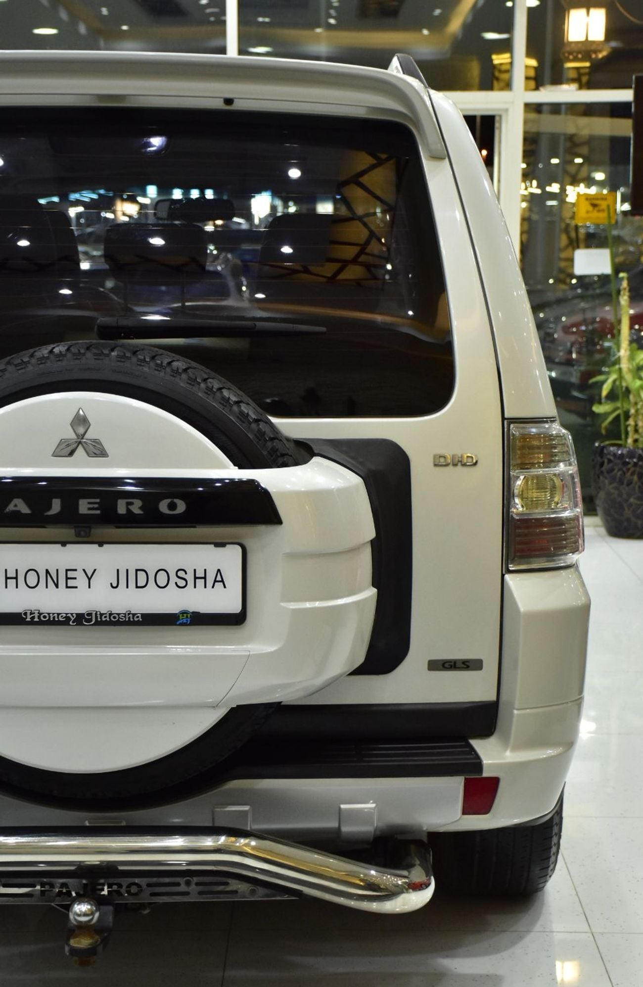 Mitsubishi Pajero GLS HIGHLINE TOP EXCELLENT DEAL for our Mitsubishi Pajero Di-D ( 2012 Model ) in White Color GCC