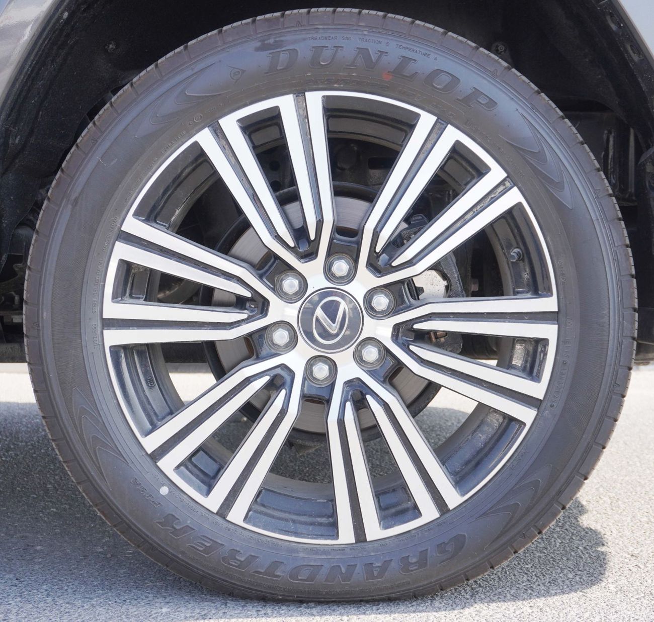 لكزس LX 700h LX700 3.5L HEV (22' ALY, HEAD-UP DISPLAY, 7STR W/ RSE)