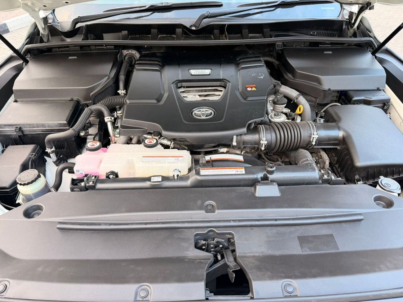 Toyota Land Cruiser Toyota landcruise 2022MODEL Engine 3.3l Diesel Transmission Automatic Interior Black colour white pu