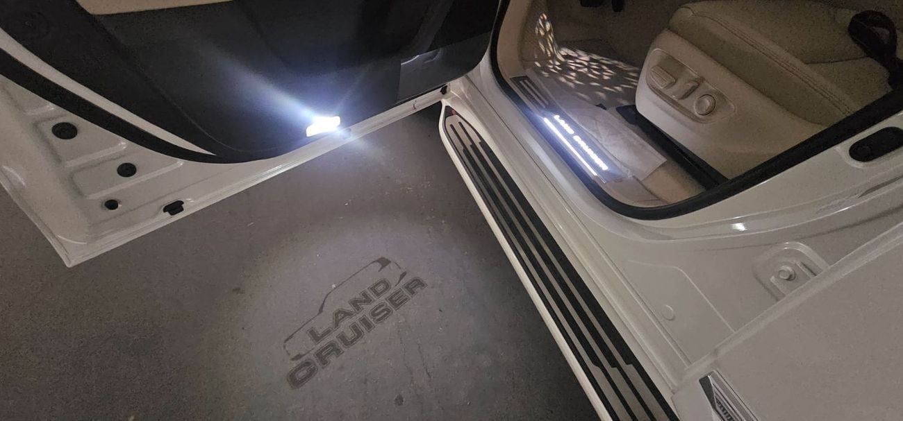 Toyota Land Cruiser VXR 4.0L VXR+ V6 4.0L PETROL AUTOMATIC