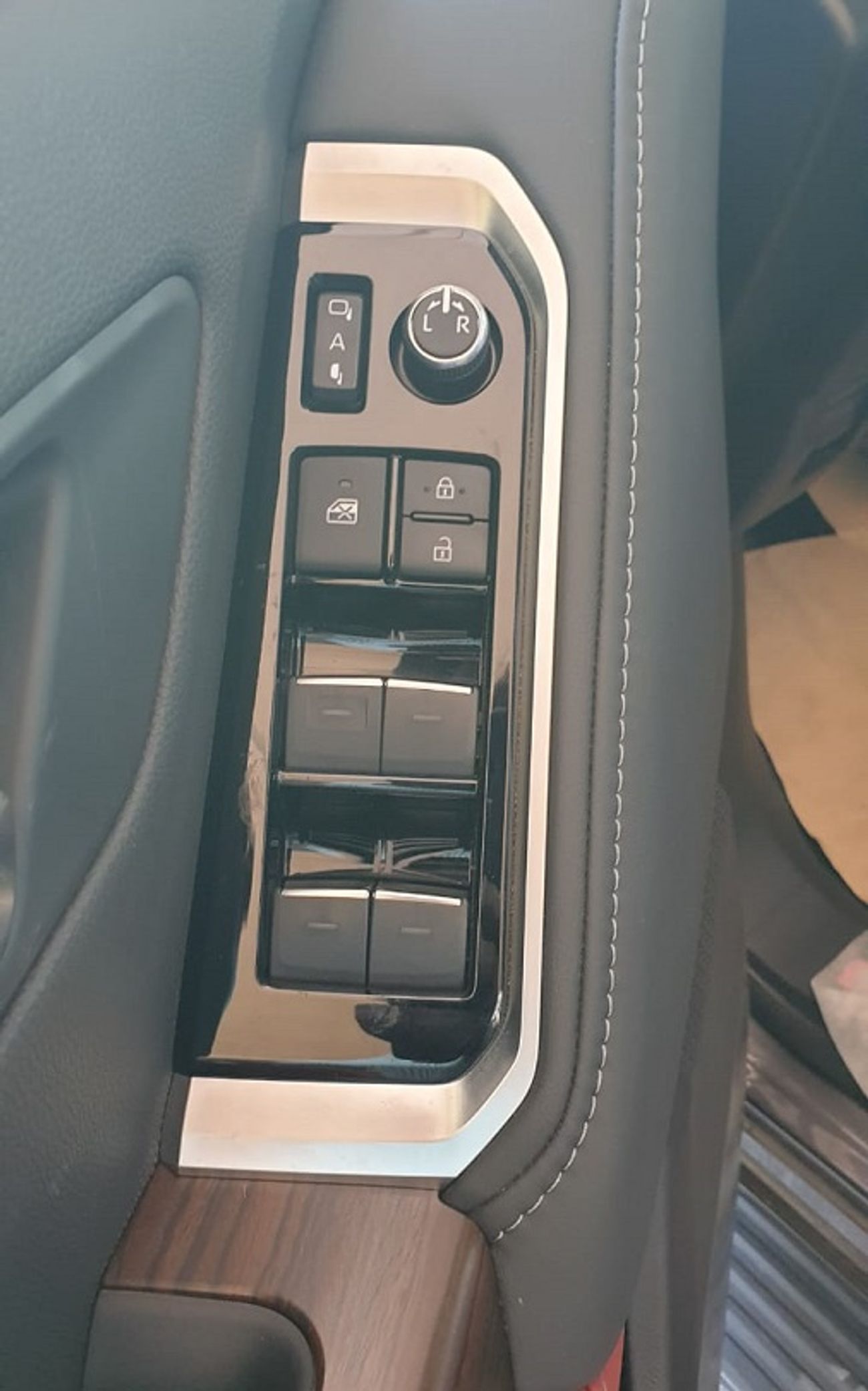 Toyota Land Cruiser LC300 4.0L VXR