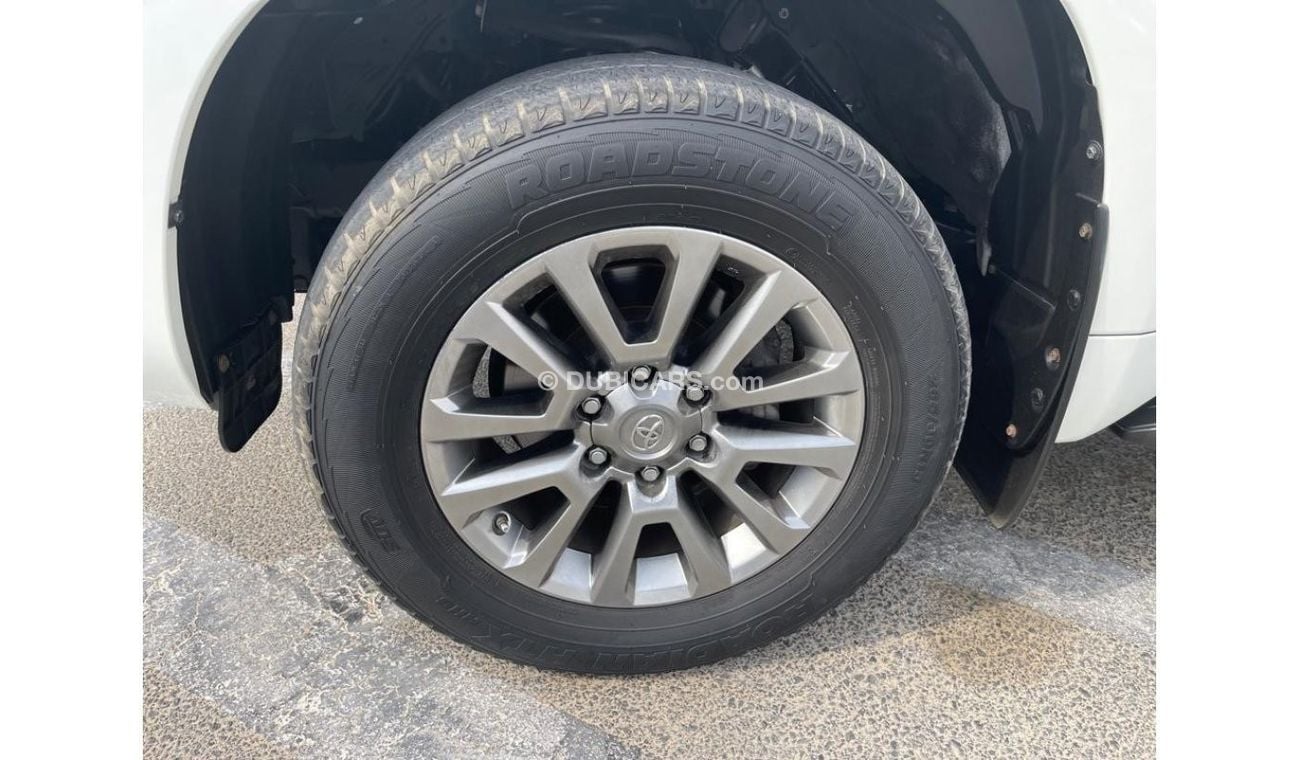 Toyota Prado *Offer*Toyota Parado 4.0L VXR V6 AWD - 7 Seater /