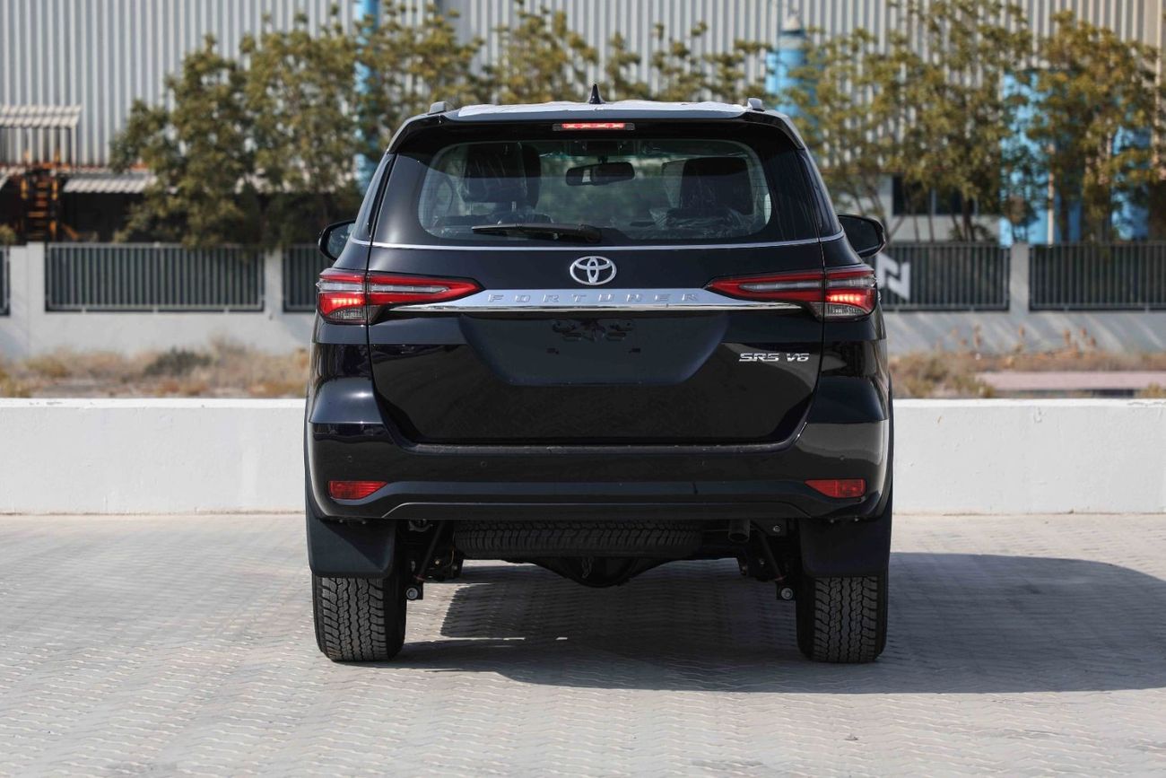 تويوتا فورتونر تويوتا فورتشنر 2024 4.0 4x4 HI - أسود اتيتيود من الداخل أسود | تصدير فقط