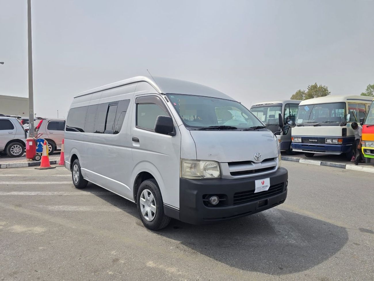 Toyota Hiace TOYOTA HIACE VAN RHD 2006 MODEL 2.5 L DIESEL AUTOMATIC(PM03390)