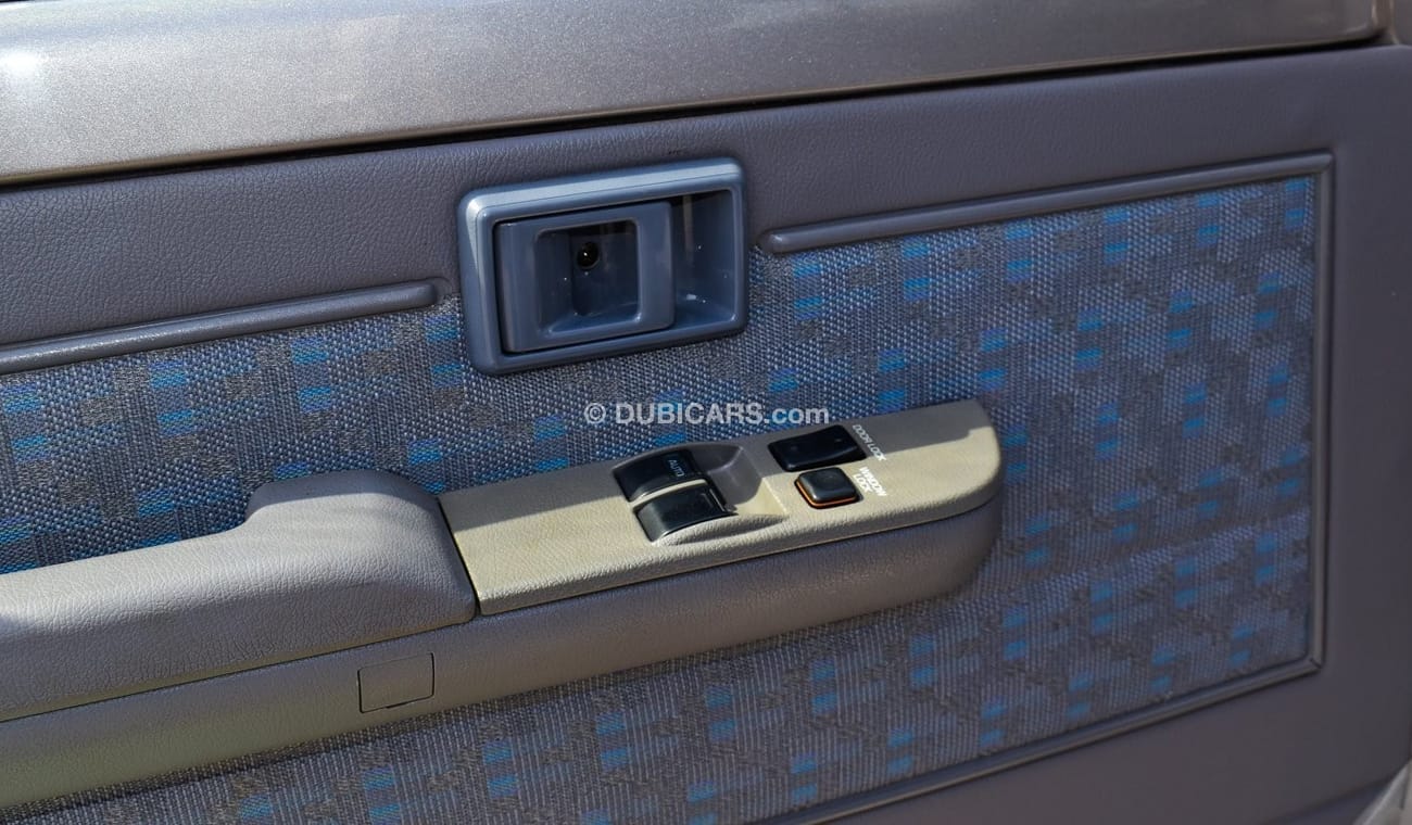 Toyota Land Cruiser Pick Up LX V6