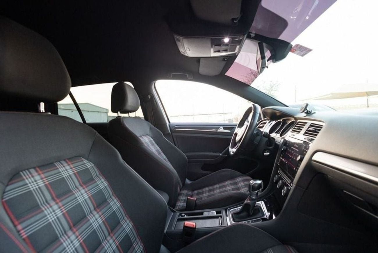 فولكس واجن جولف GTI Fabric + 2.0L Volkswagen Golf GTI 2019 GCC under Warranty with Flexible Down-Payment.