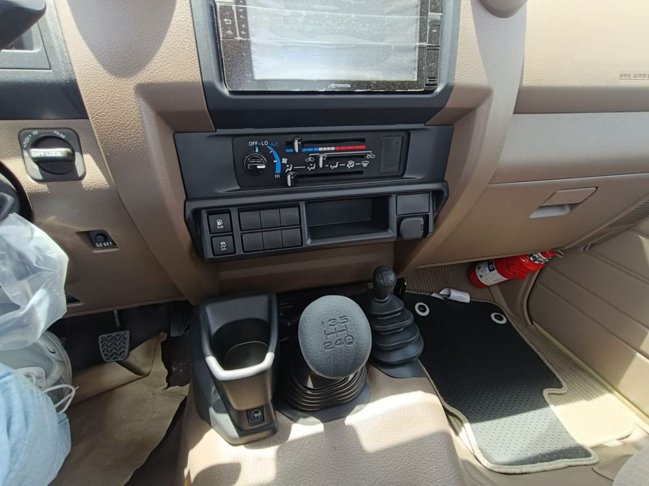 تويوتا لاند كروزر بيك آب Std 4.0L Single Cab Utility 4WD