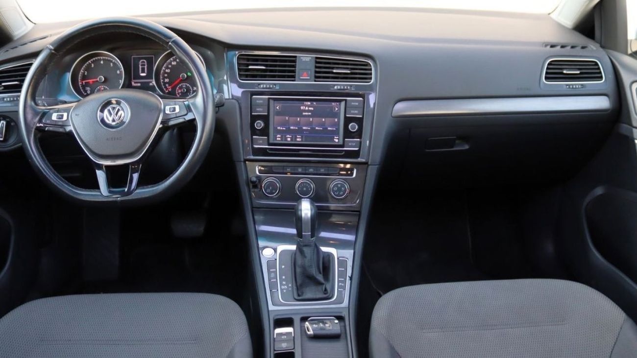 Volkswagen Golf Volkswagen Golf - 2018 - GCC - Accident-Free - 1.0L - 3(V) Excellent Condition Inside & out