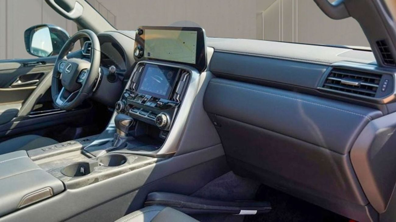 لكزس LX 600 لكزس LX600 أوفرتريل 3.5 بنزين 2025